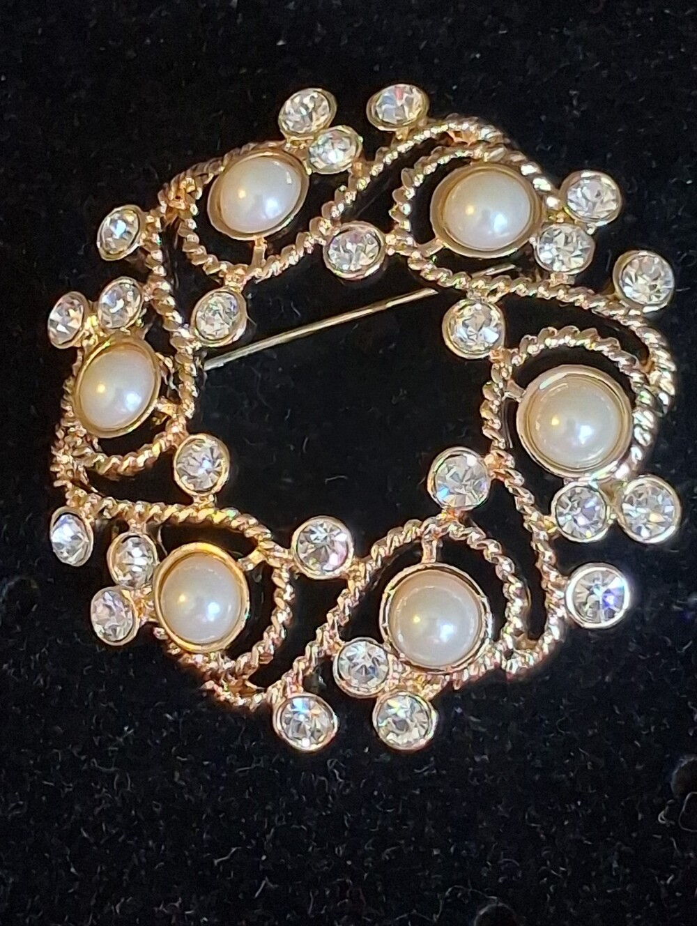 Gold-Tone Pearl and Crystal Wreath Brooch - Women Jewelry